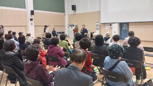 0403_웃음치료 (6).jpg