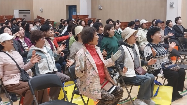 0403_웃음치료 (11).jpg